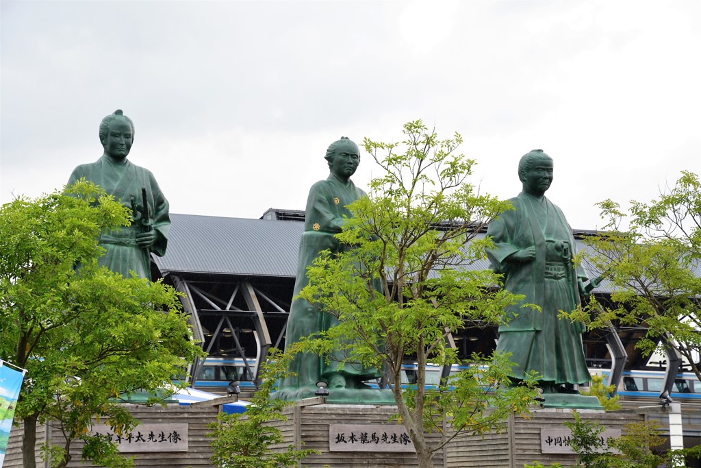 三志士像
