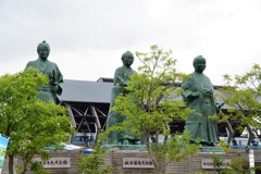 三志士像