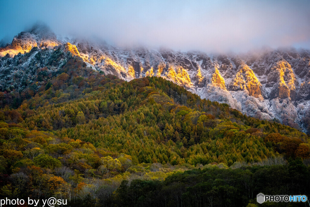 初冠雪の戸隠と紅葉①