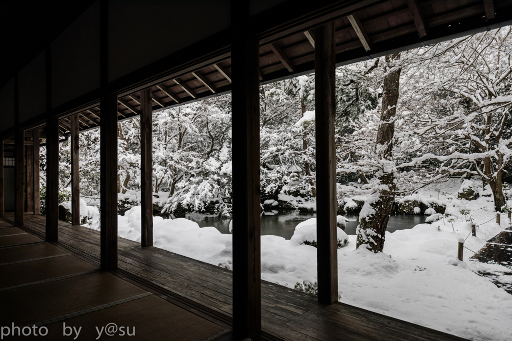 雪化粧の蓮花寺