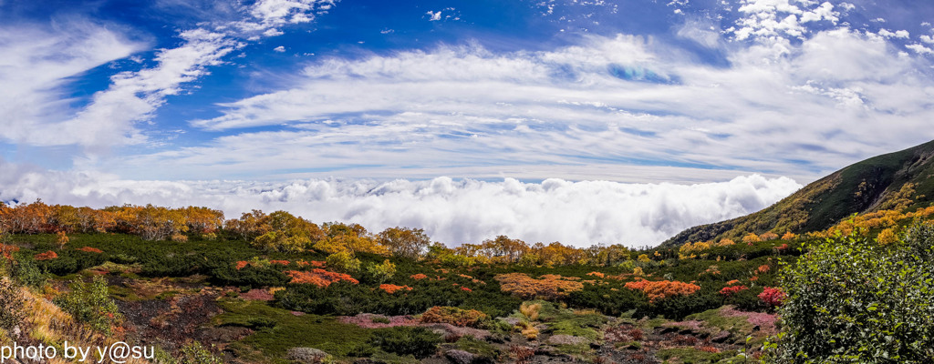 錦秋の乗鞍岳と雲海