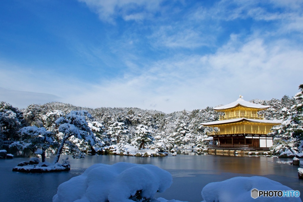 金閣寺 鏡湖池と舎利殿 雪景