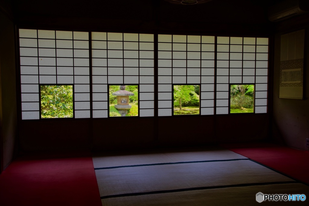 雲龍院 蓮華の間・色紙の窓