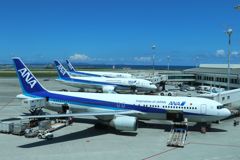 沖縄の夏の空と海とトリトンブルー