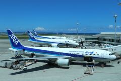 沖縄の夏の空と海とトリトンブルー