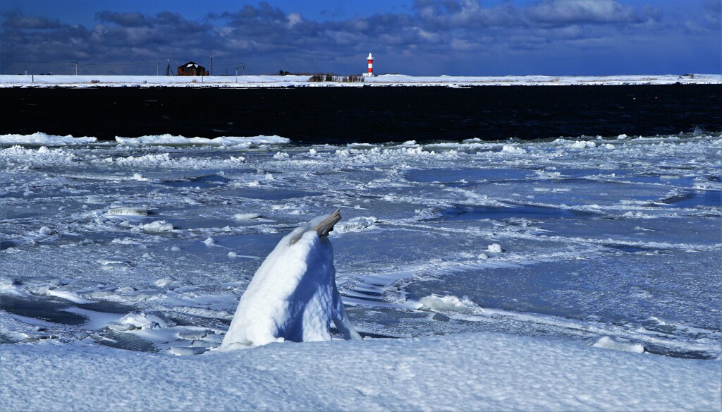 凍てつく石狩川河口