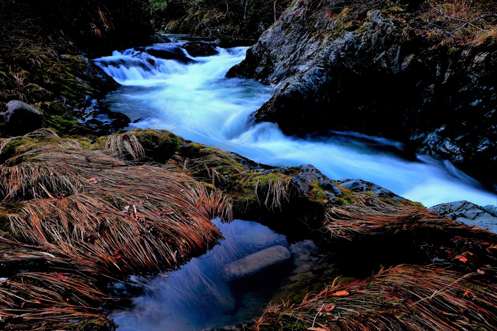 晩秋の定山渓白井川