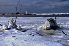 凍てつく石狩川河口
