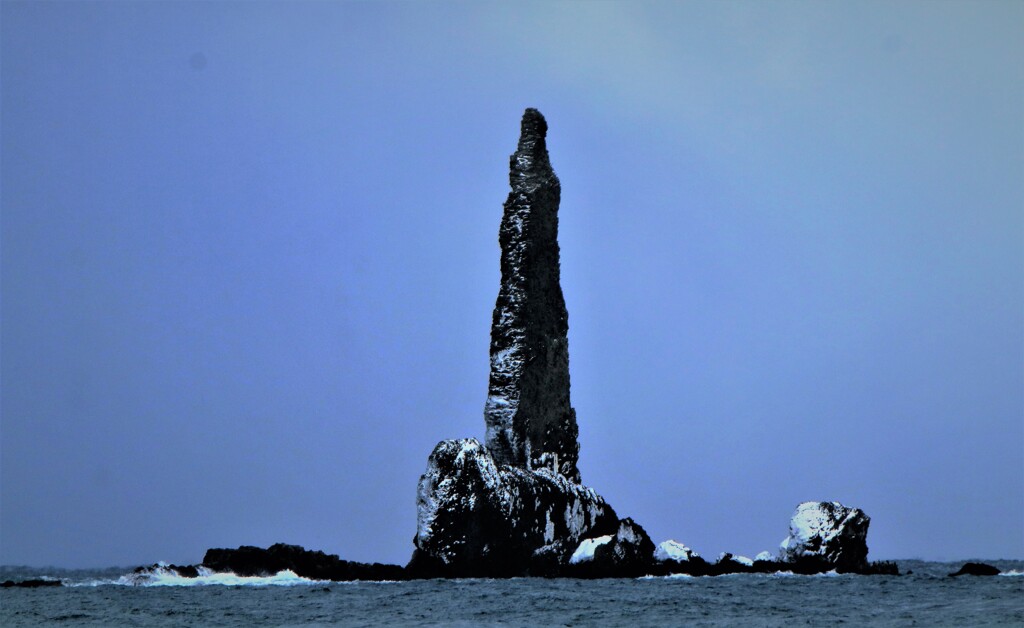 積丹ロ－ソク岩