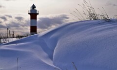 雪の中石狩灯台