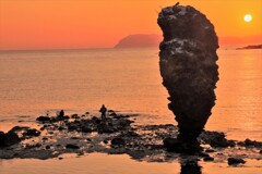 エビス岩と釣り人