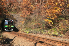 トンネルを抜けるとそこは晩秋だった