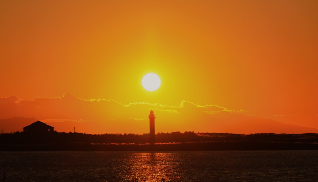 石狩灯台と夕日