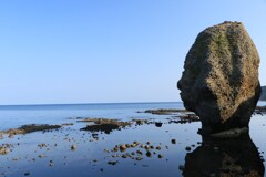 積丹奇岩(海を見つめる人面岩）