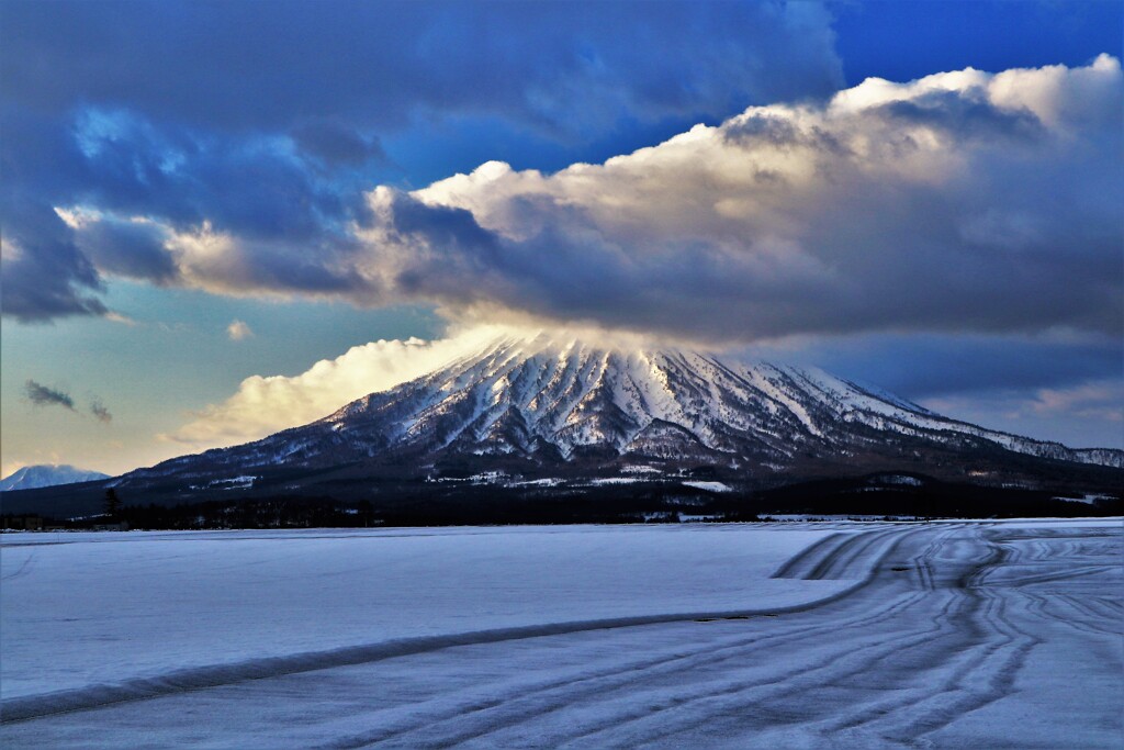 雪解け(羊蹄山）