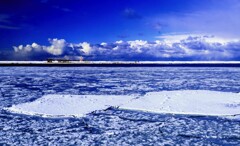 凍てつく石狩川河口