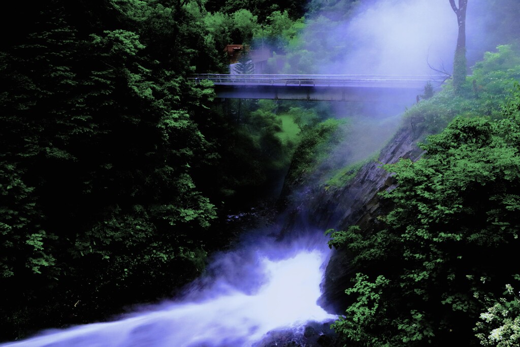 定山渓ダム放水