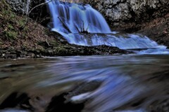 晩秋の平和の滝