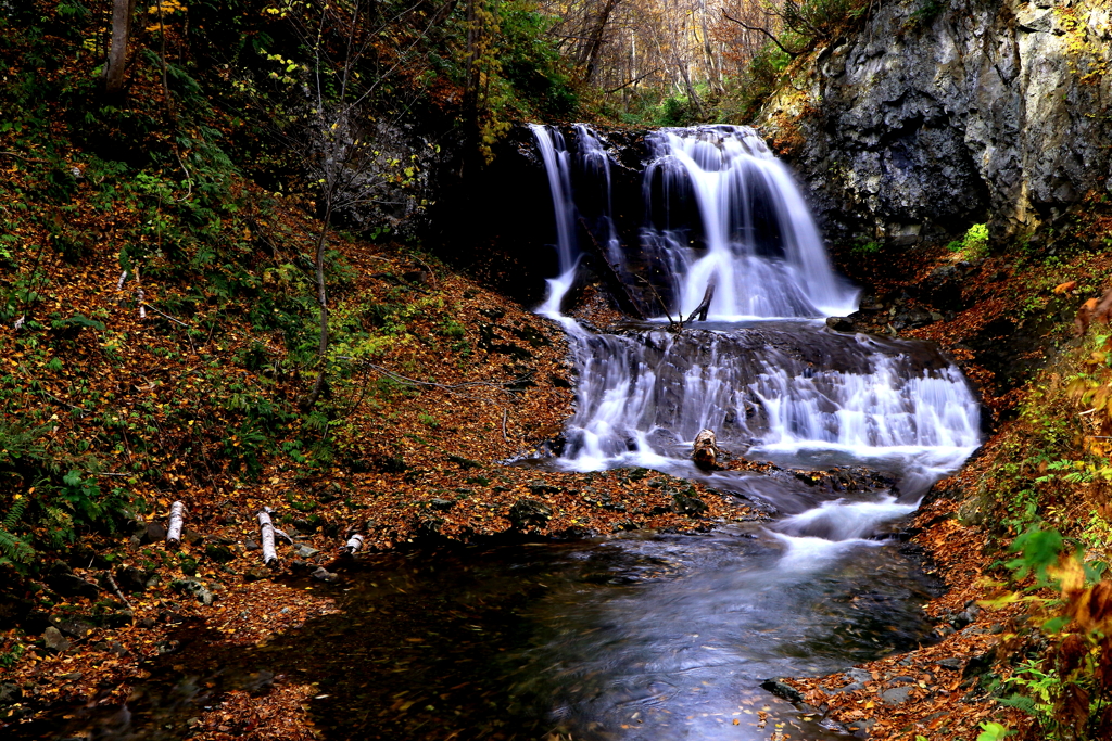 晩秋(平和の滝）