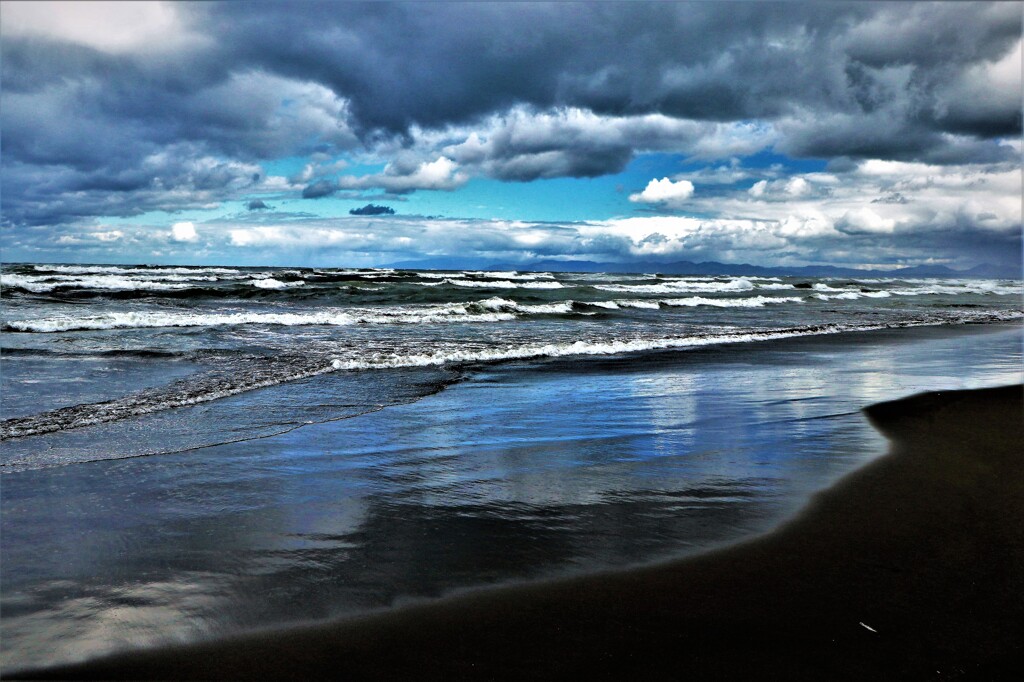 鉛雲と浜