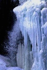 凍てつくアシリベツの滝