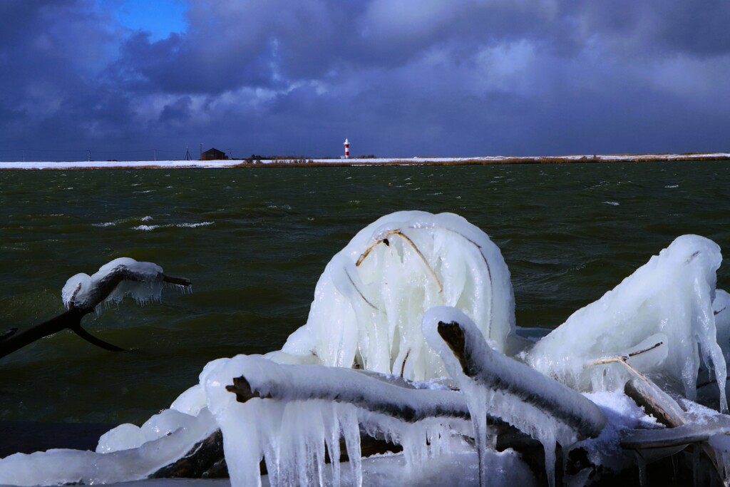 凍てつく石狩川河口