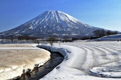 雪解けの羊蹄山