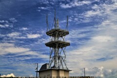 夏空の電波塔