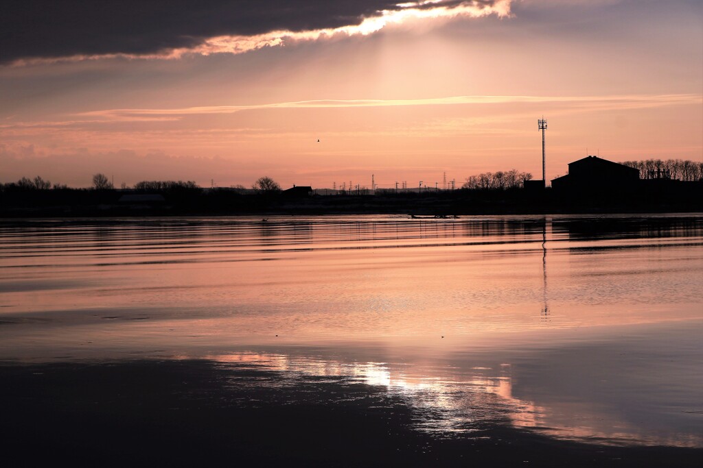 夜明の石狩川河口
