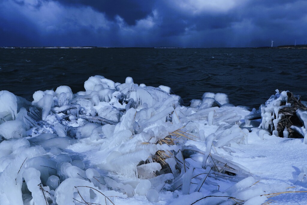 凍てつく石狩川河口