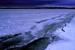 凍てつく石狩川河口