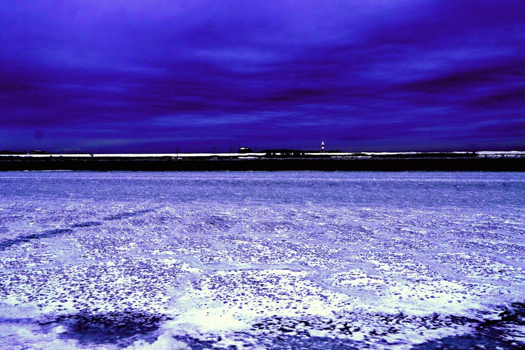 凍てつく石狩川河口