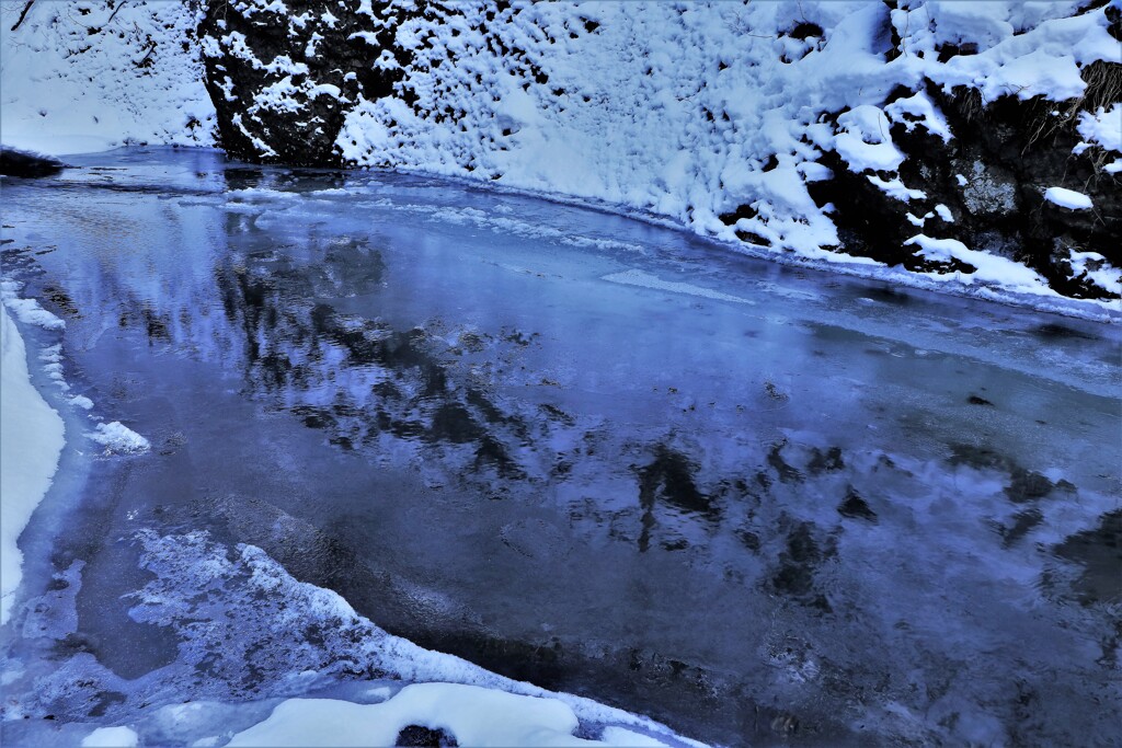 凍てつく星置川