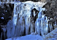 凍てつくアシリベツの滝