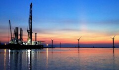 石狩新港風力発電設置のSEP船Ⅴ