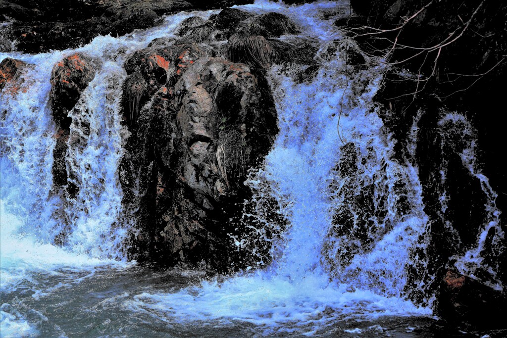 増水の小滝
