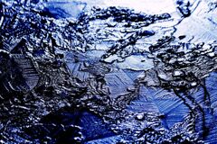 田んぼの薄氷