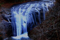 晩秋の白扇の滝