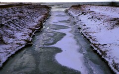 凍てつく石狩知津狩川