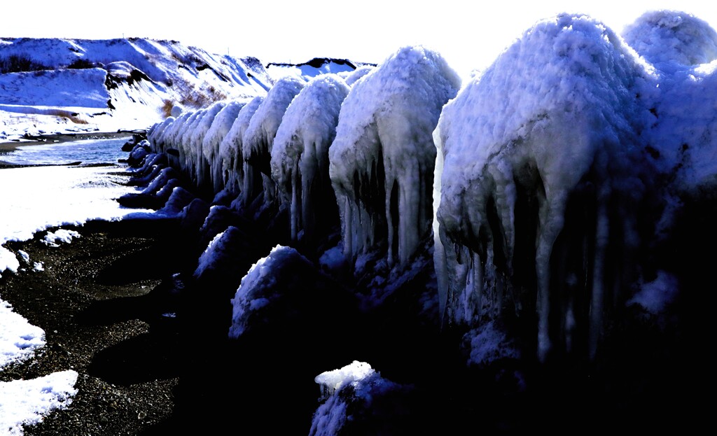 凍てつく波消しブロック