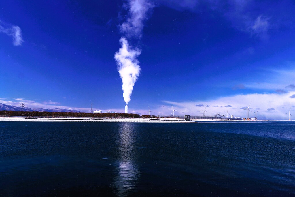 北電LNG発電所煙