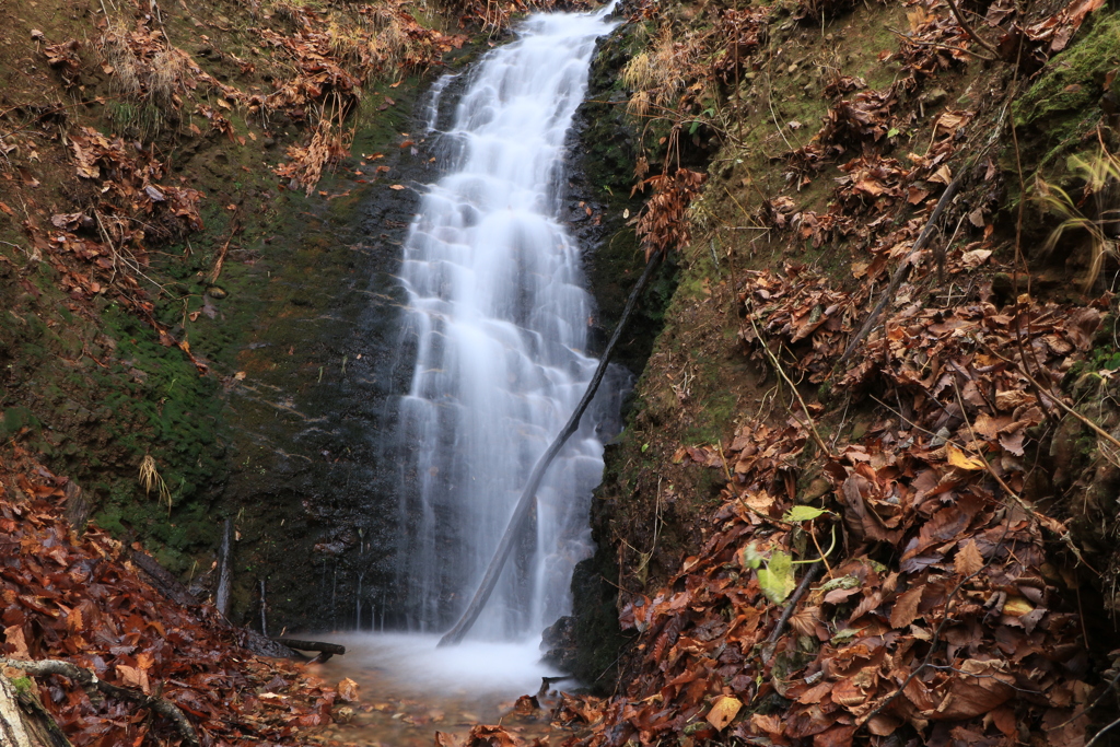 晩秋の小滝
