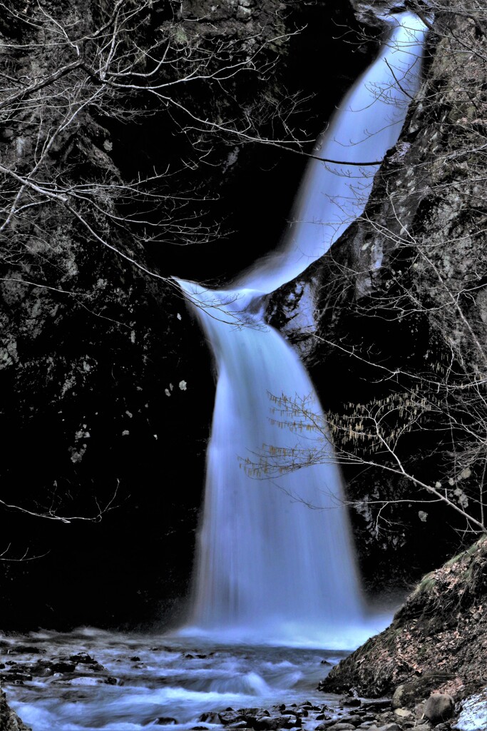 雪解けの星置の滝(札幌）