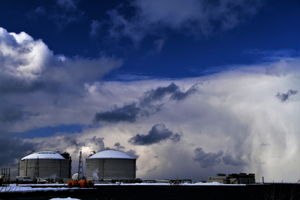 石狩新港の天然ガスタンク