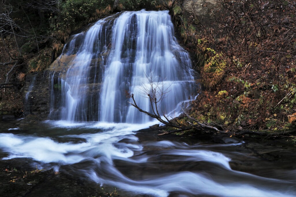 晩秋のキロロ黄金の滝