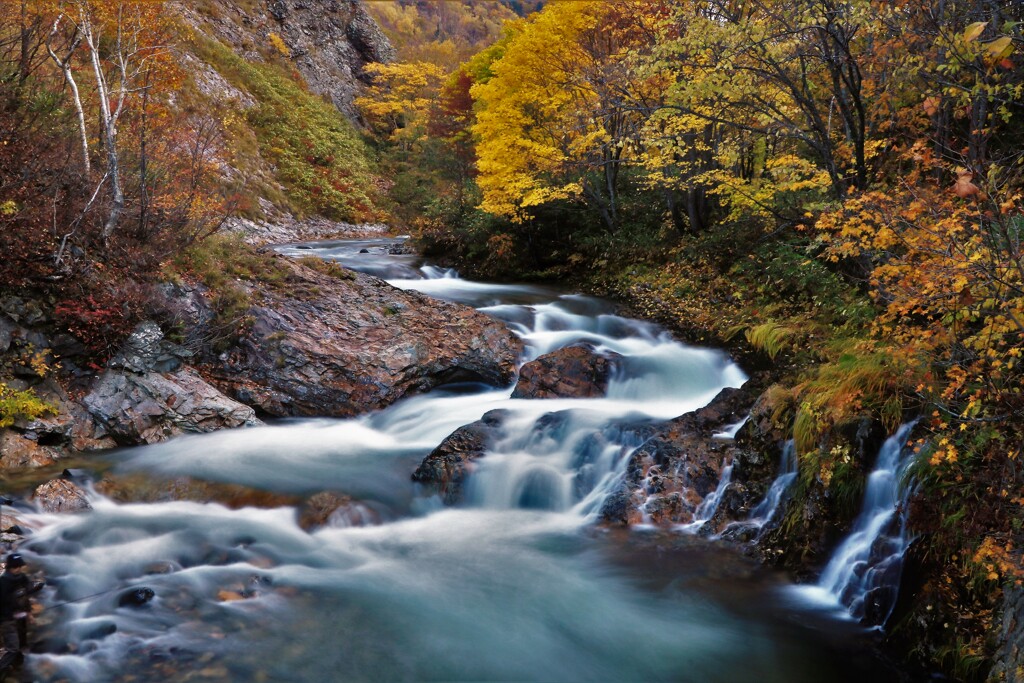 赤井川村白井川雷音の滝