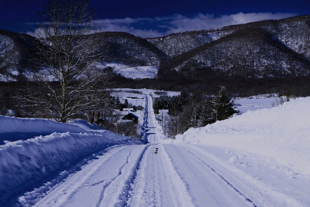 雪の坂道