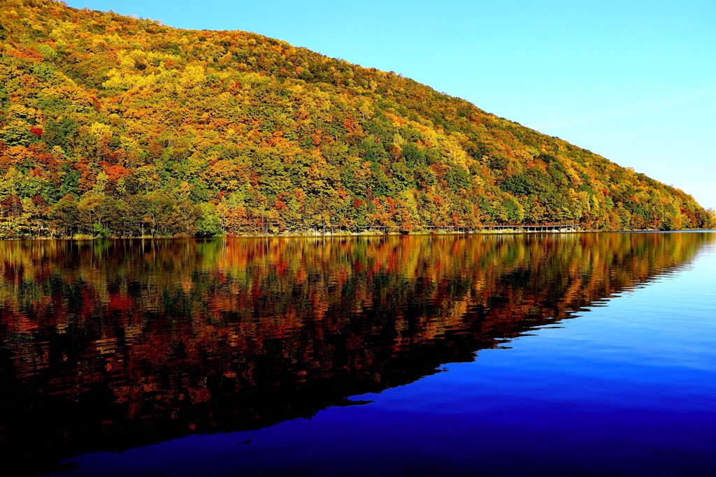 映り込(朝里ダム湖）