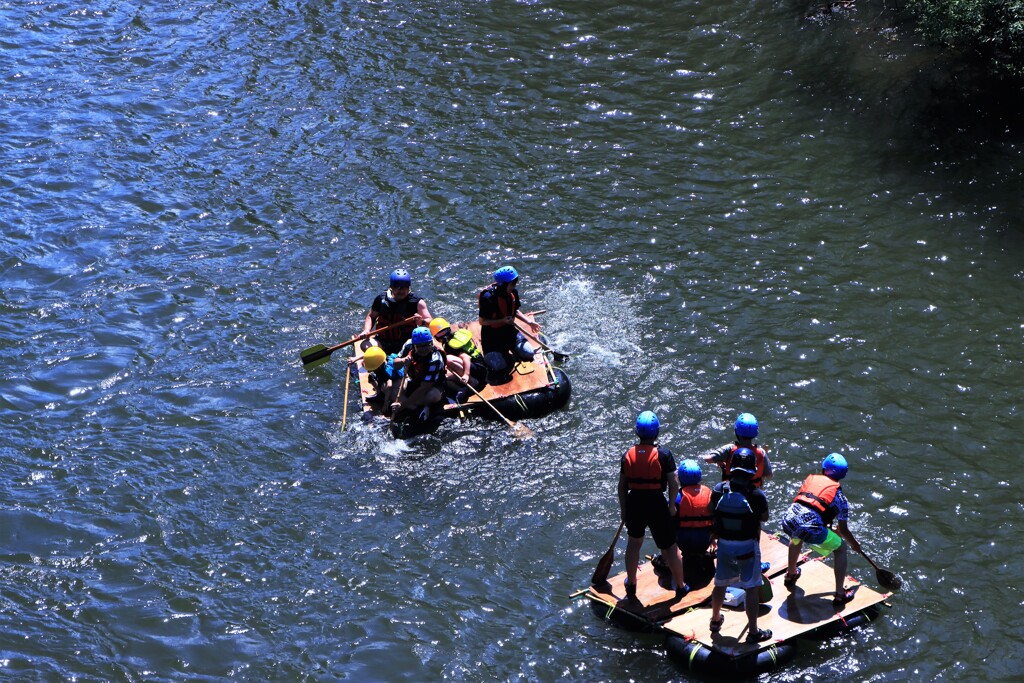 いかだで川下り！