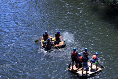 いかだで川下り！